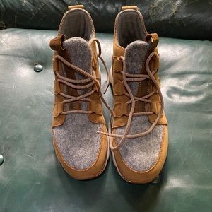 Sorel Kinetic Caribou Sz 8